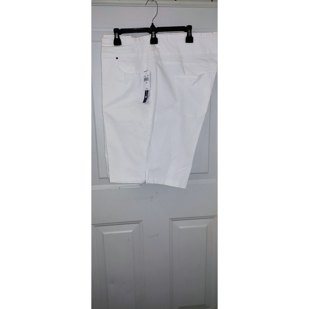 Architect Woman White Bermuda Shorts Size 24W NEW With Tags